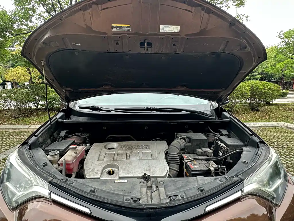 Toyota RAV4 2017 — фото 14