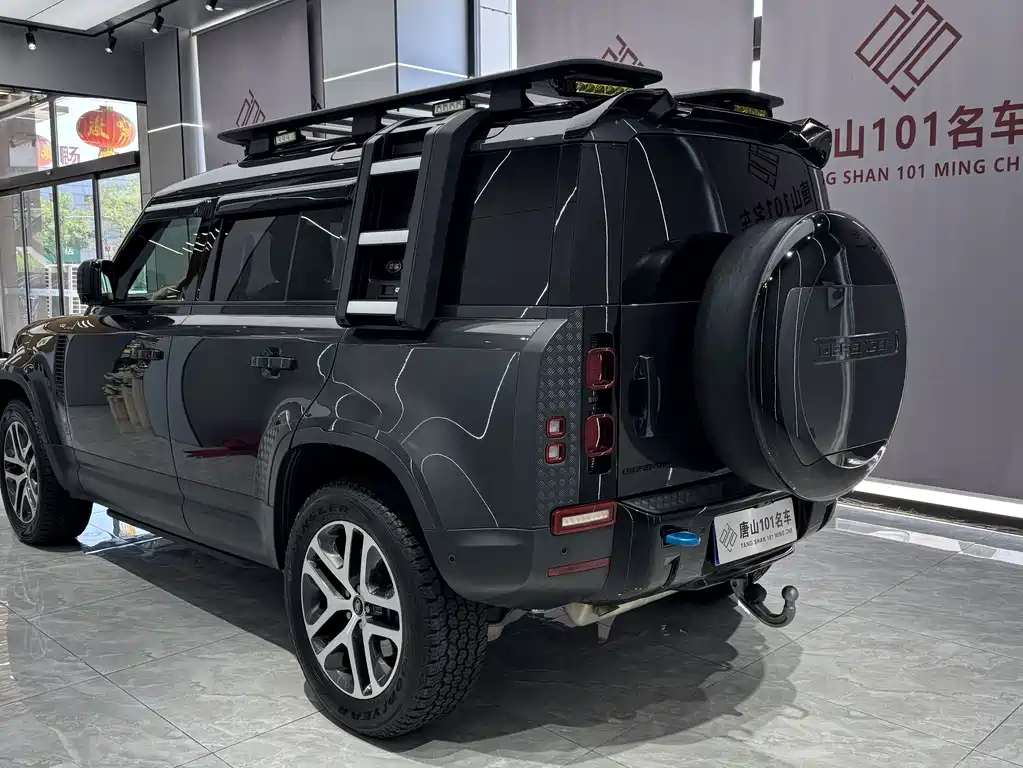Land Rover Defender 2024 — фото 11
