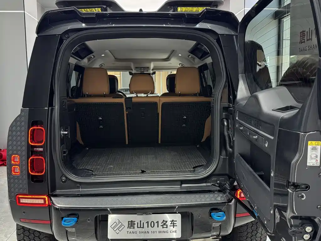 Land Rover Defender 2024 — фото 26