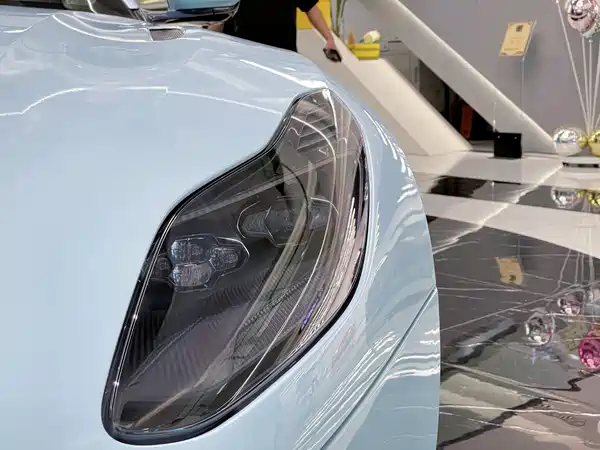 Aston Martin DB11 2019
