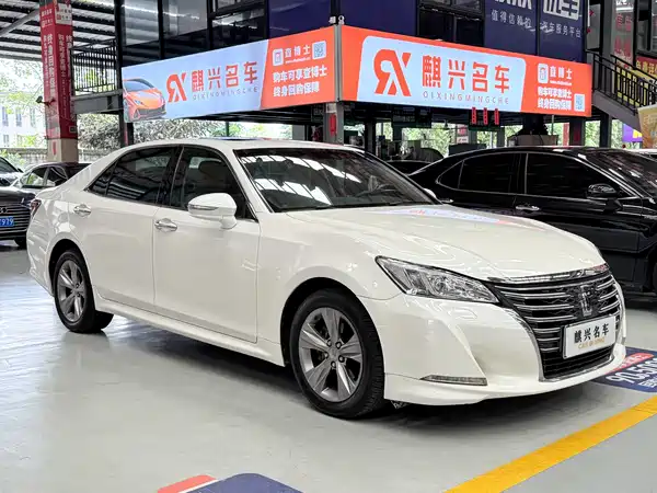 Toyota Crown 2016