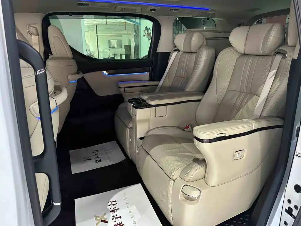 Toyota Vellfire 2023 — фото 12