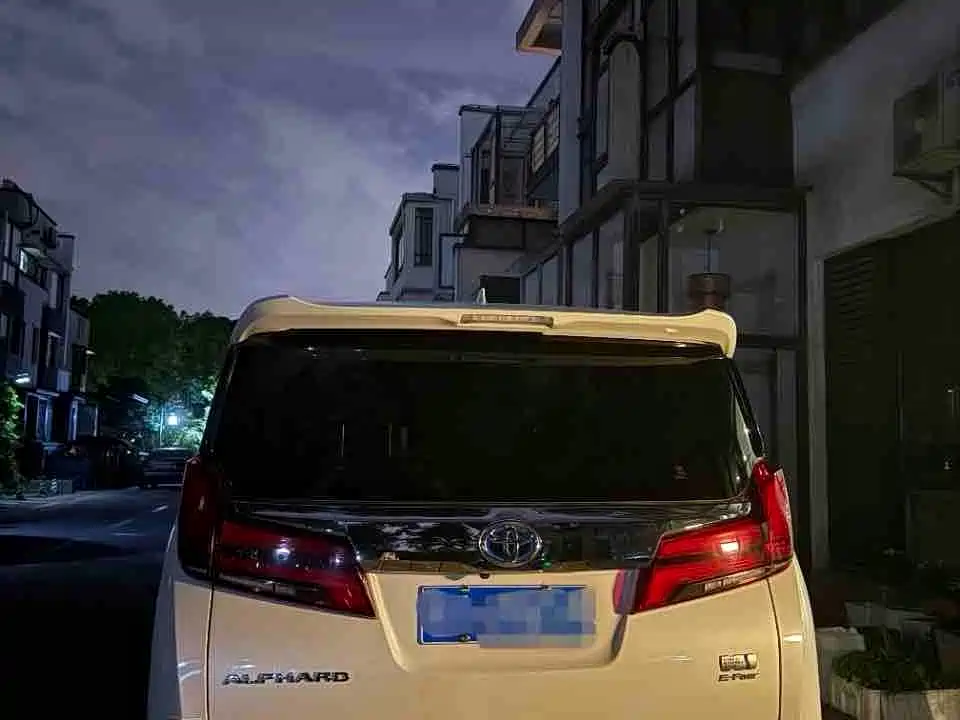 Toyota Alphard 2023 — фото 5