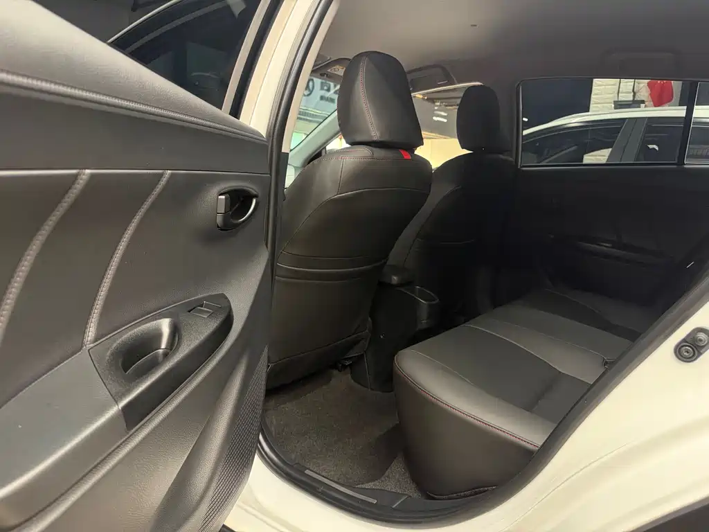 Toyota Yaris L 2023 — фото 25