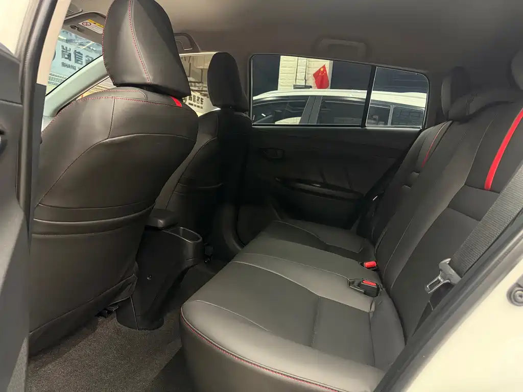 Toyota Yaris L 2023 — фото 26