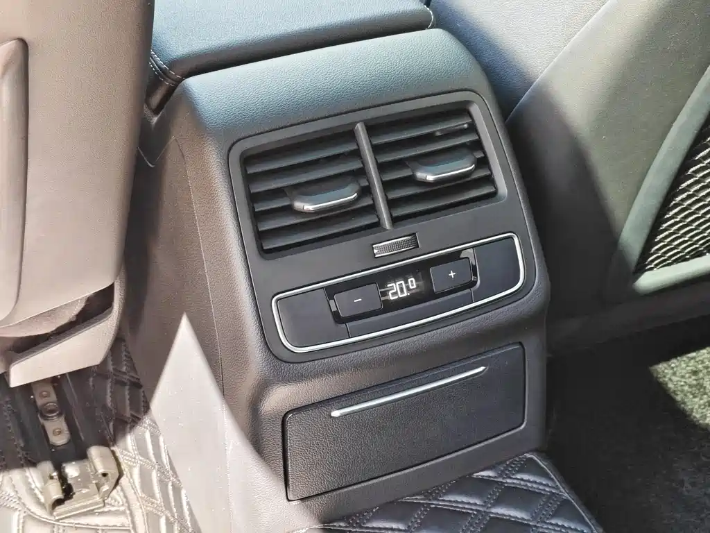 Audi A4L 2023 — фото 13