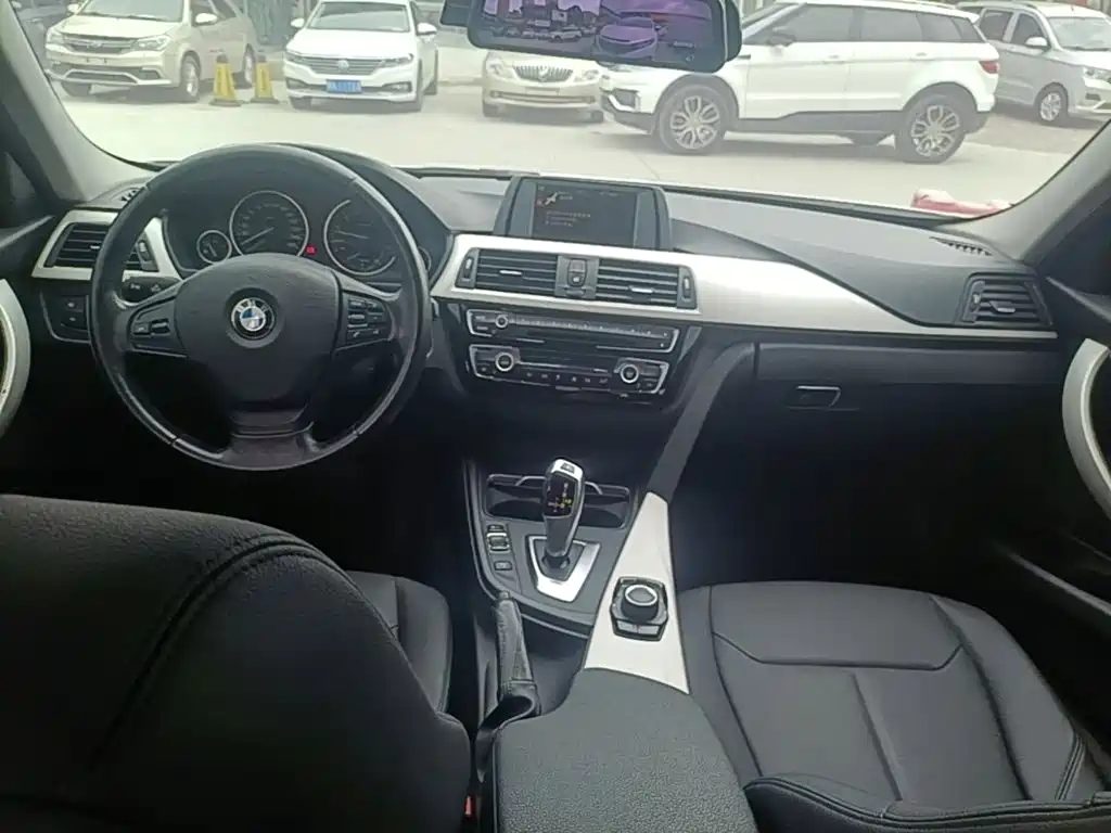 BMW 3 Series 2016 — фото 10