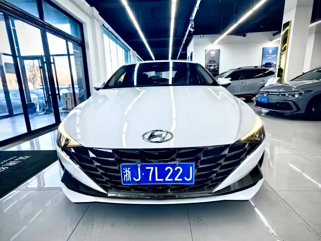 Hyundai Elantra 2021 — фото 2