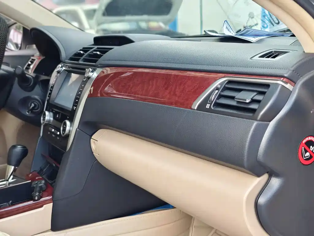 Toyota Camry 2013 — фото 17