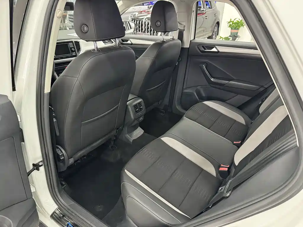 Volkswagen T-Roc 2020 — фото 9