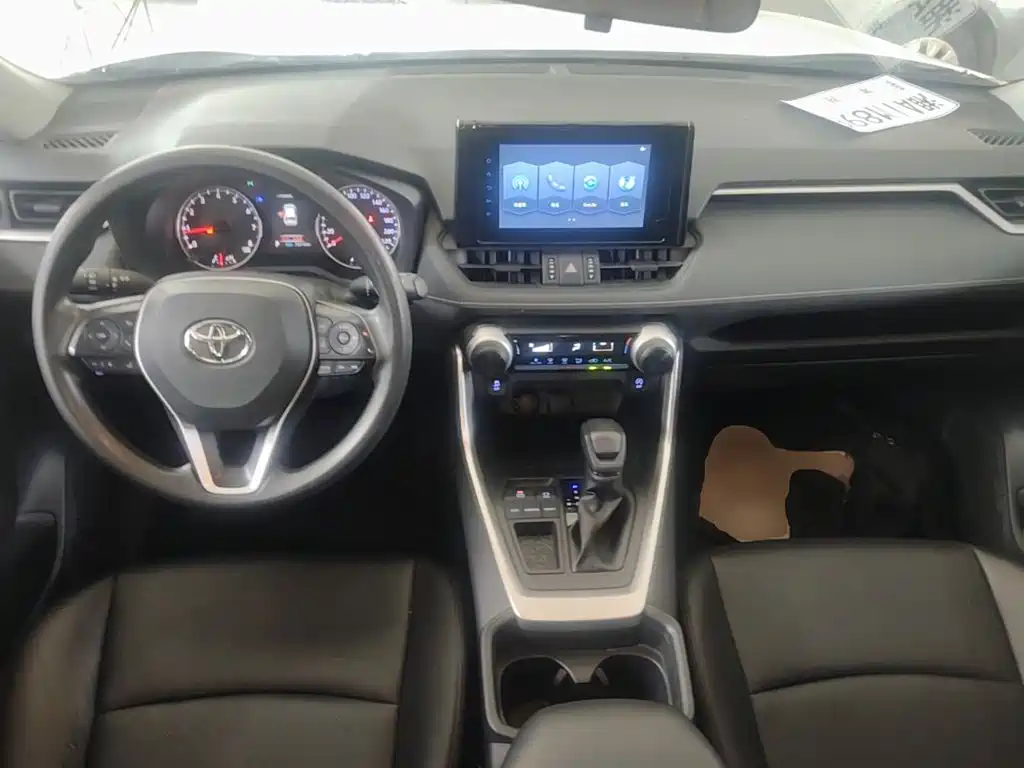 Toyota RAV4 2021 — фото 10