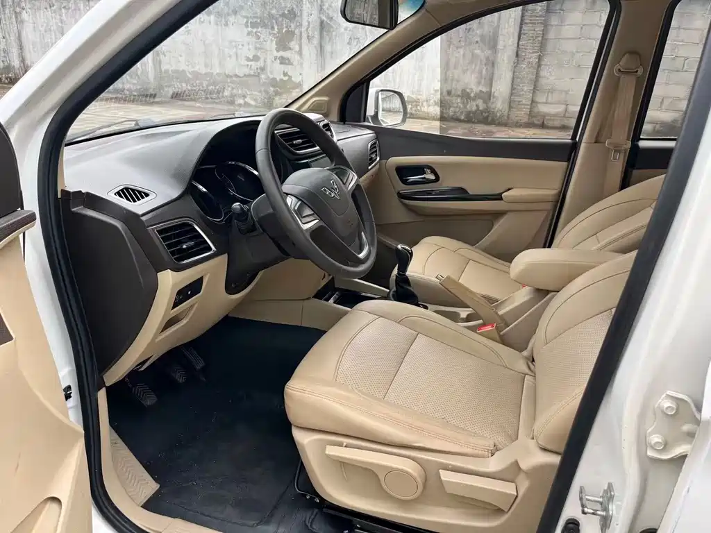 Wuling Hongguang 2016
