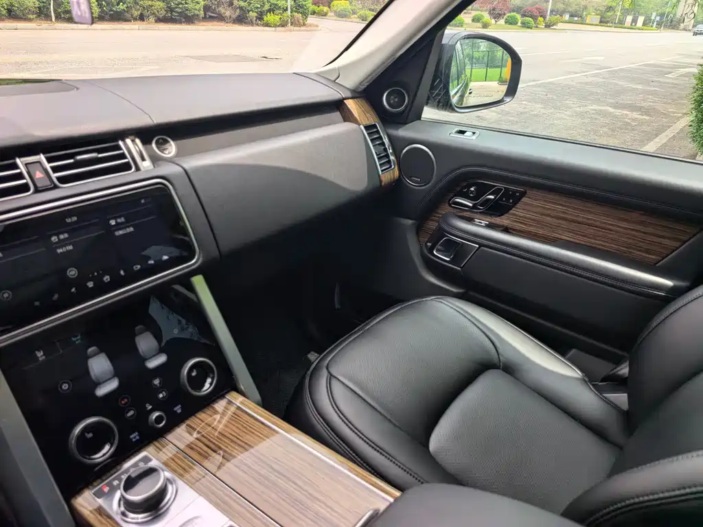 Land Rover Range Rover 2018 — фото 28