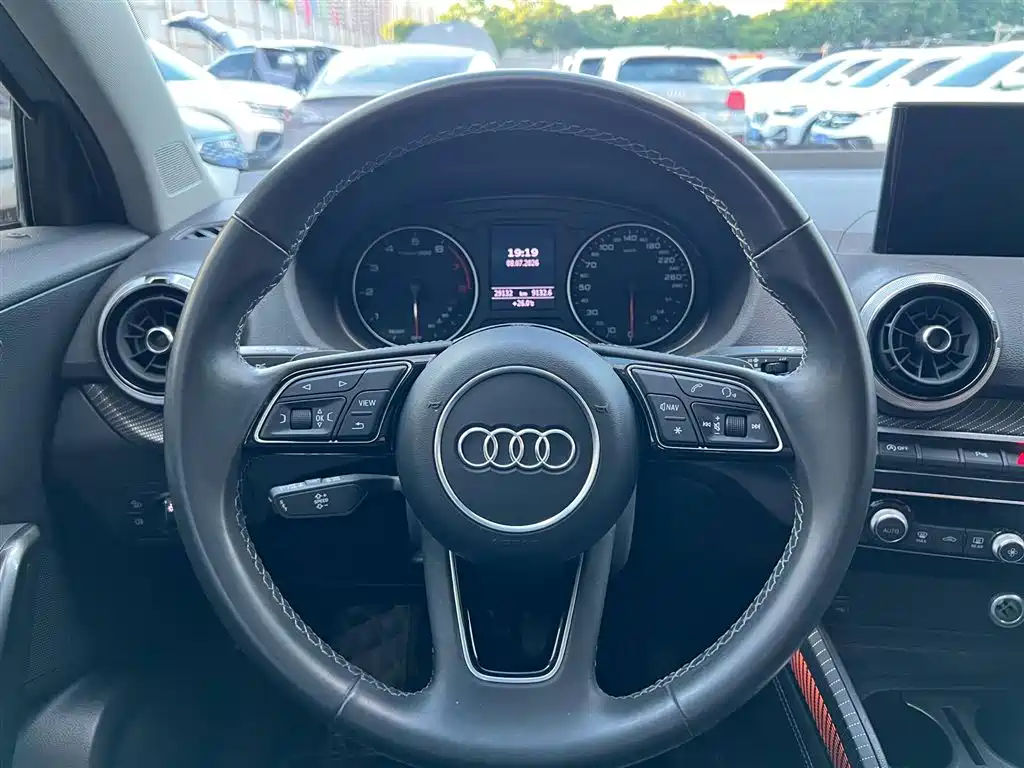 Audi Q2L 2022 — фото 14