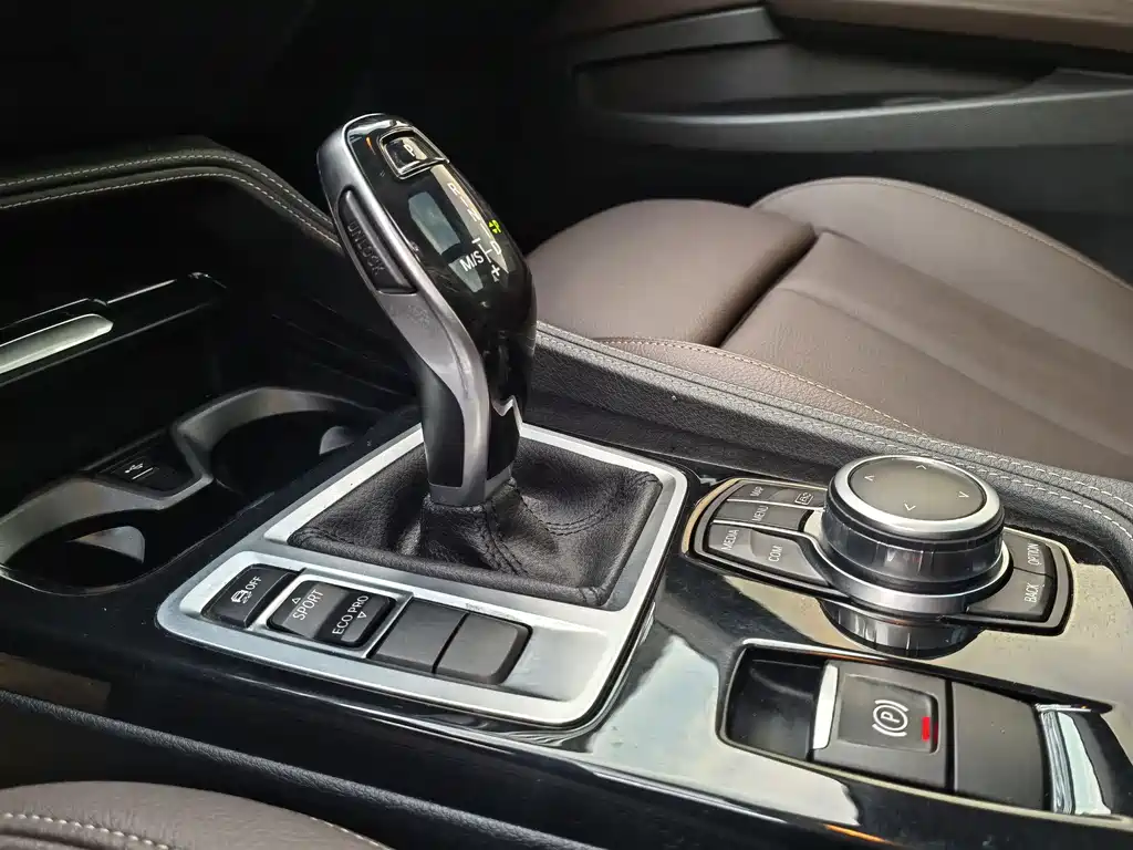 BMW 1 Series 2022 — фото 16