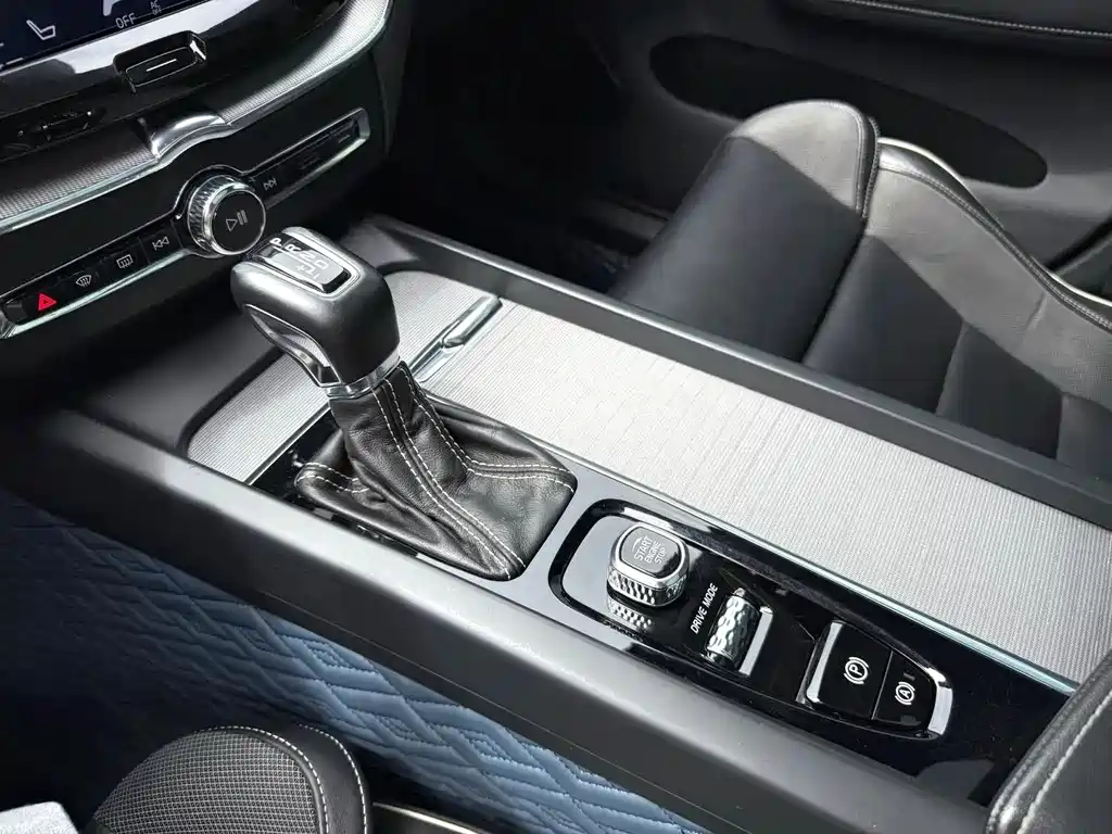 Volvo XC60 2020 — фото 10