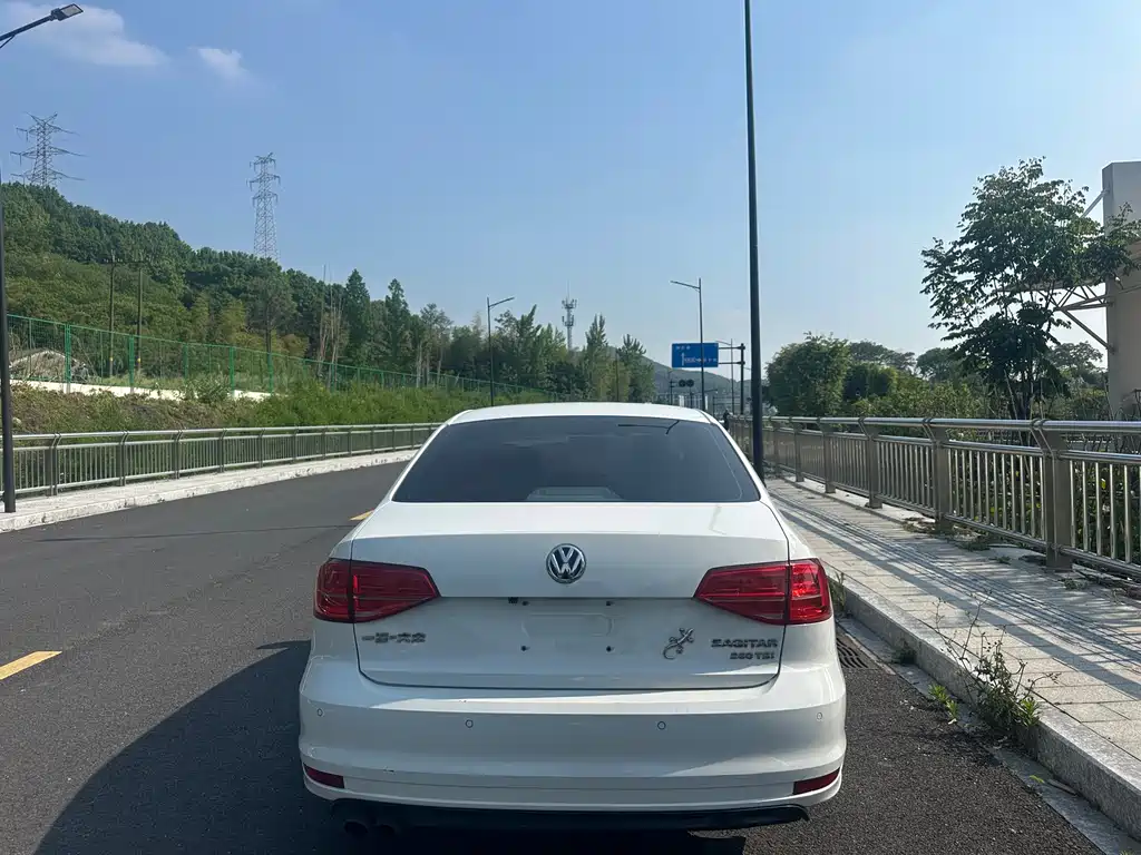 Volkswagen Sagitar 2018