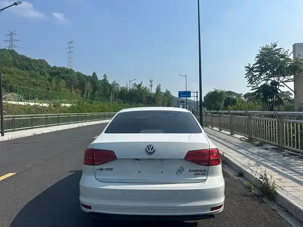 Volkswagen Sagitar 2018