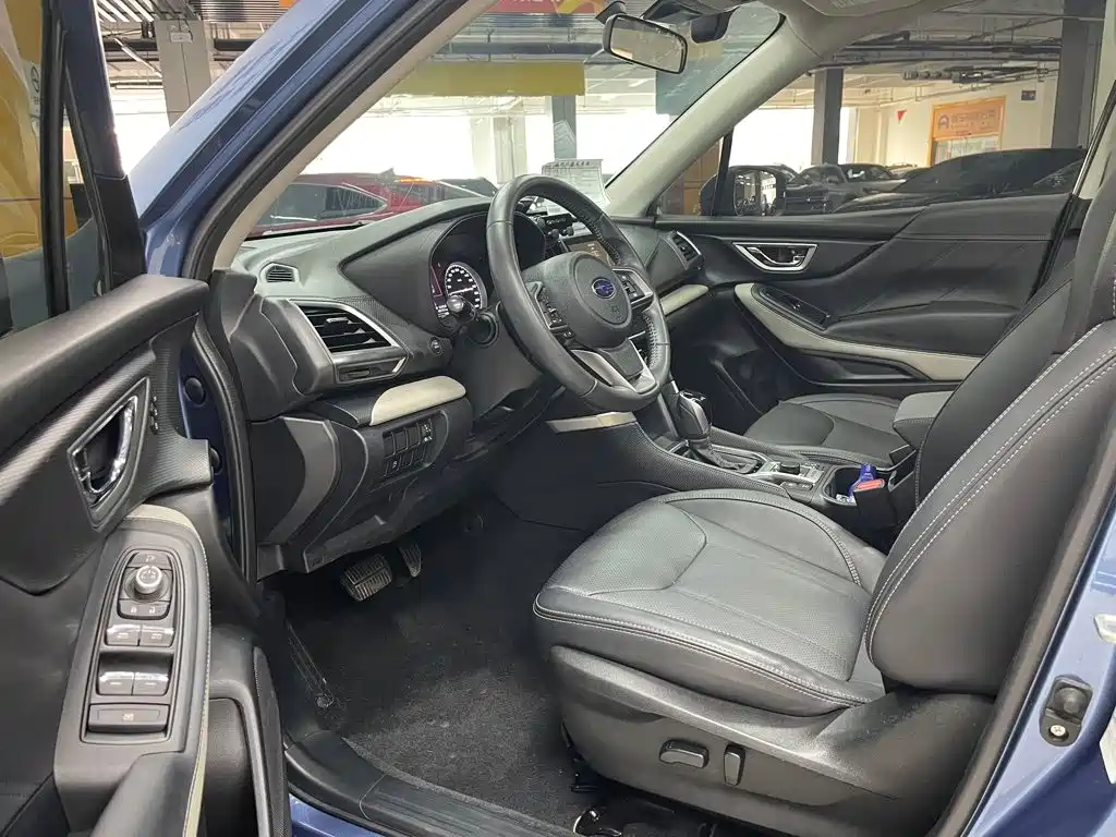 Subaru Forester 2023 — фото 11