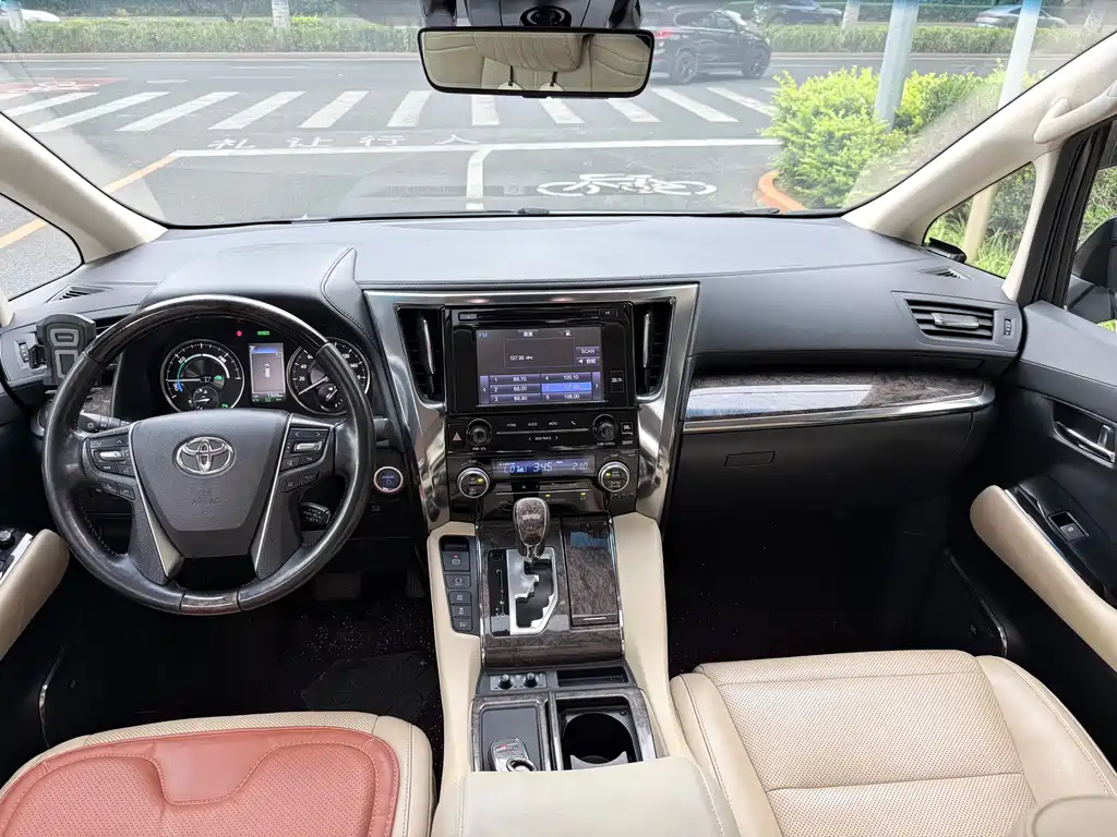 Toyota Alphard 2020 — фото 13