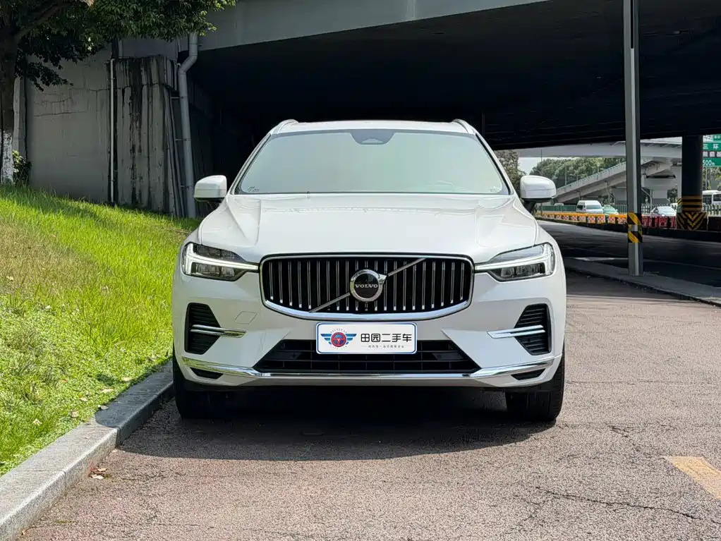 Volvo XC60 2022 — фото 2