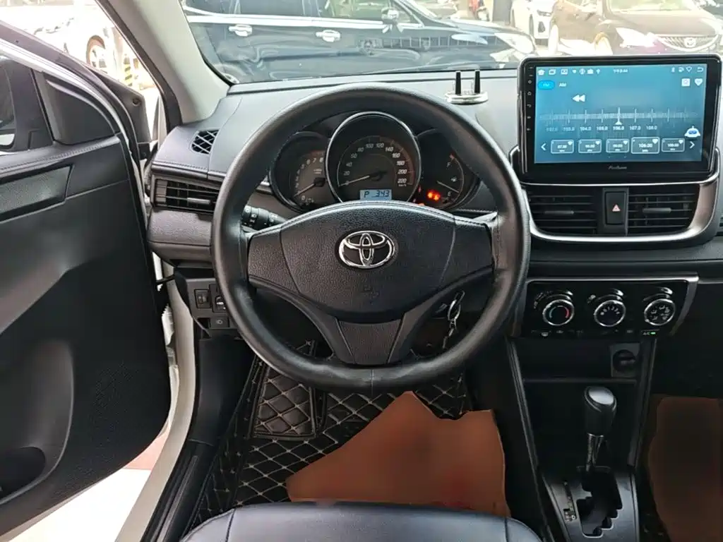 Toyota Yaris L 2020 — фото 11