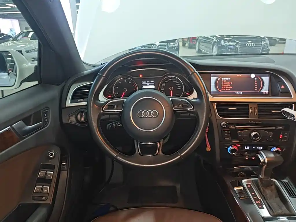 Audi A4L 2015 — фото 11