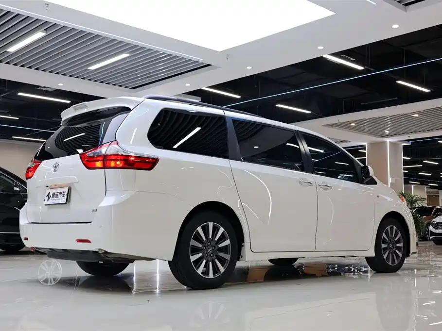 Toyota Sienna 2020 — фото 14