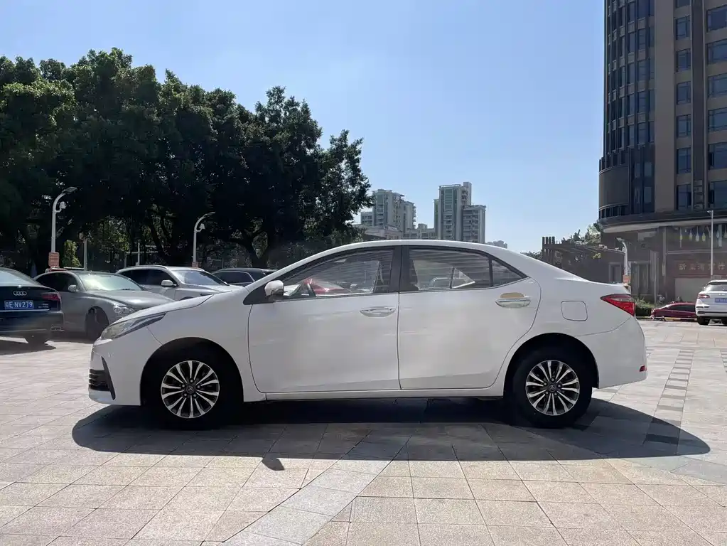Toyota Corolla 2018 — фото 4