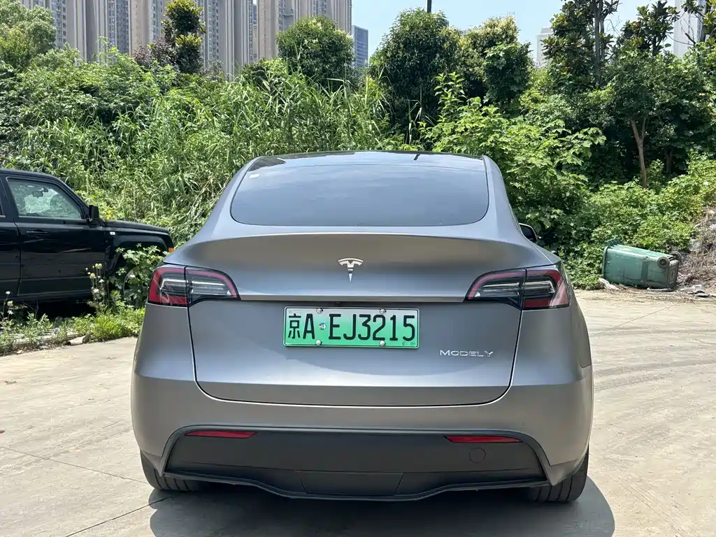 Tesla Model Y 2024 — фото 11