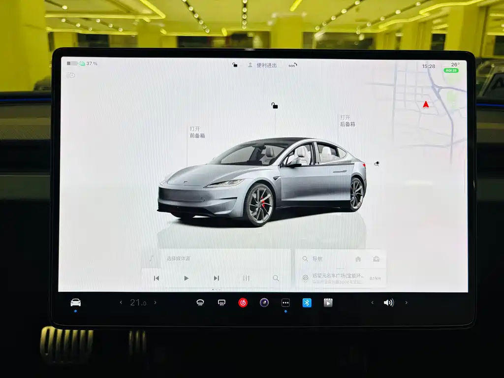 Tesla Model 3 2026 — фото 12