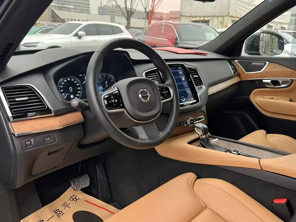 Volvo XC90 2017 — фото 15