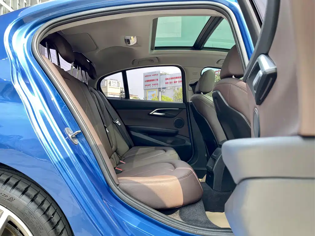 BMW 1 Series 2019 — фото 12
