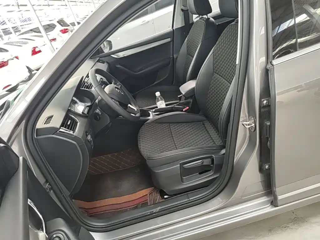 Skoda Octavia 2018 — фото 15
