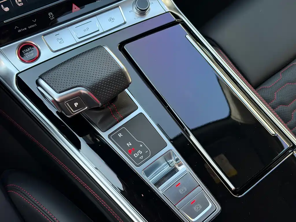 Audi RS 6 2022 — фото 16