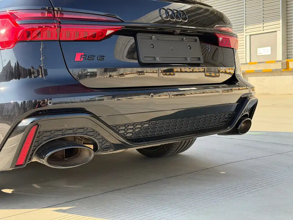 Audi RS 6 2022 — фото 18