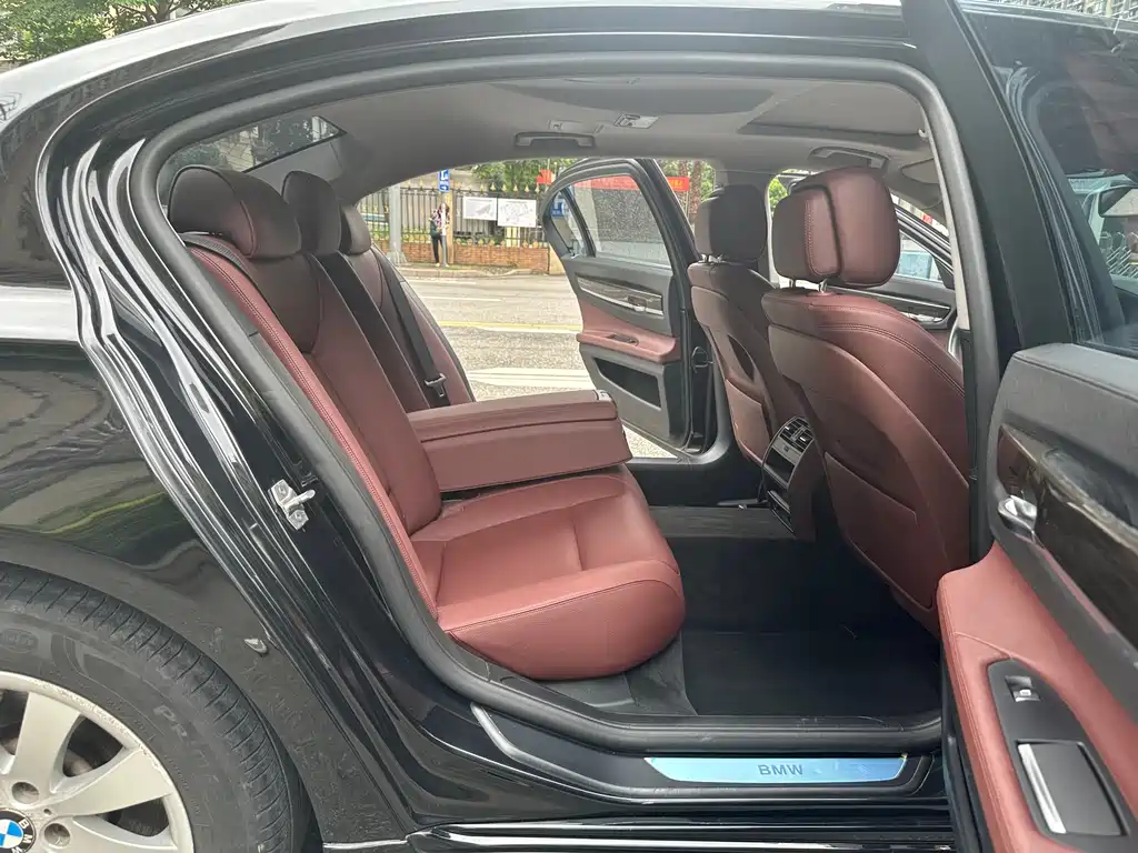 BMW 7 Series 2015 — фото 21