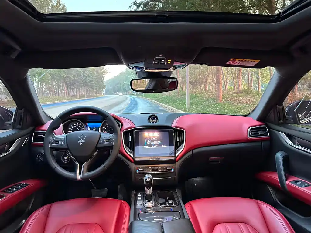 Maserati Ghibli 2017 — фото 16