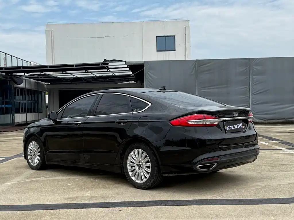 Ford Mondeo 2017 — фото 12