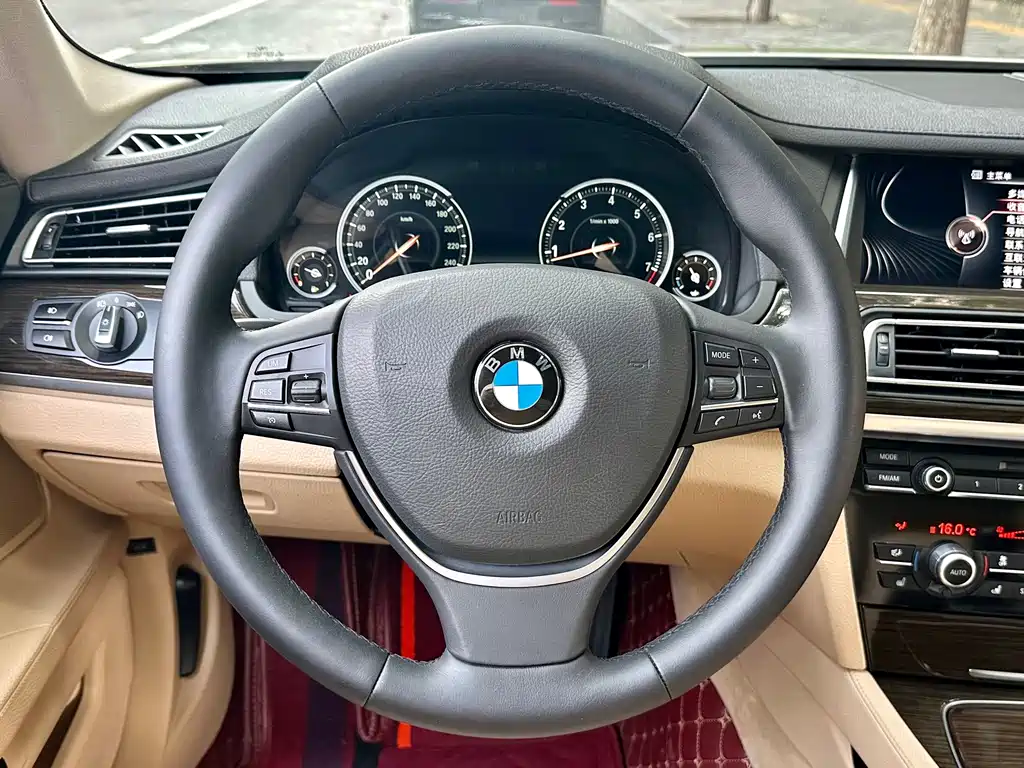 BMW 7 Series 2015 — фото 10