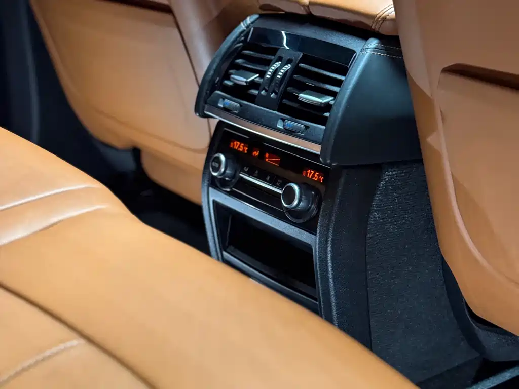 BMW X5 M 2016 — фото 24