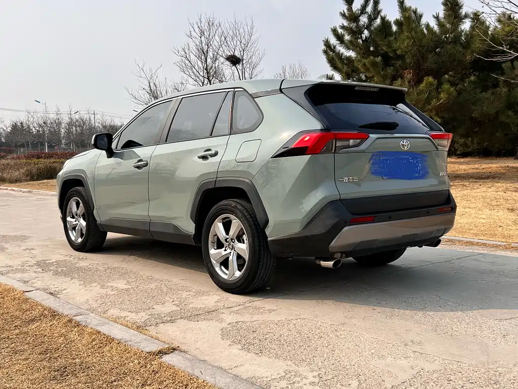 Toyota RAV4 2021 — фото 14