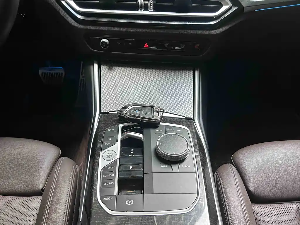 BMW 3 Series 2023 — фото 14