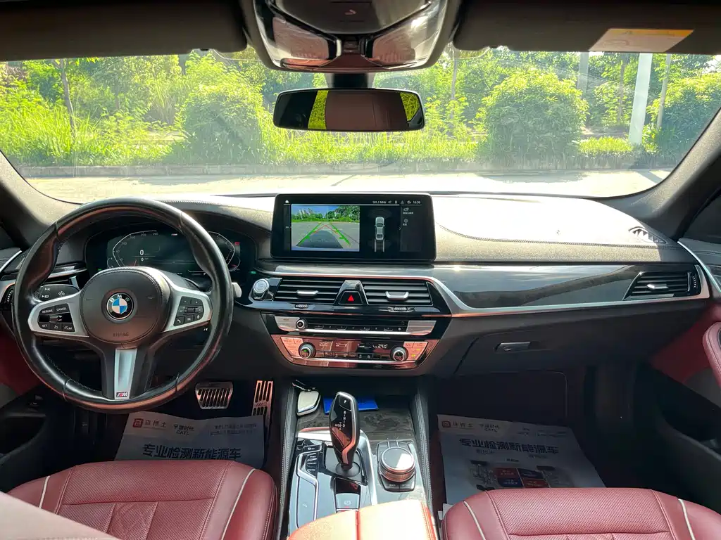 BMW 5 Series 2022 — фото 16