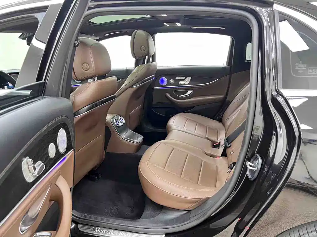 Mercedes-Benz E-Class 2023 — фото 14