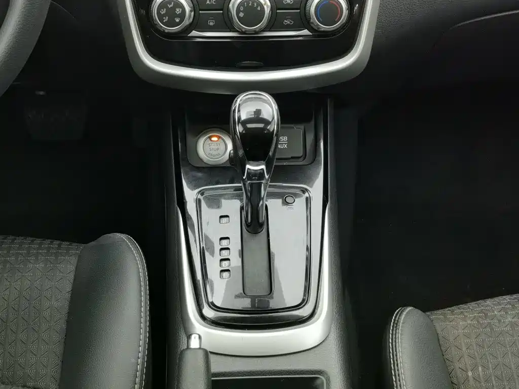 Nissan Tiida 2017 — фото 13