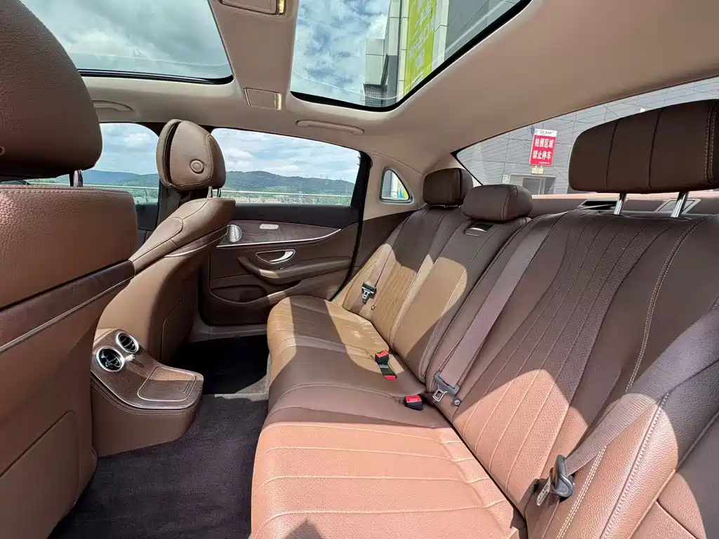 Mercedes-Benz E-Class 2021 — фото 17