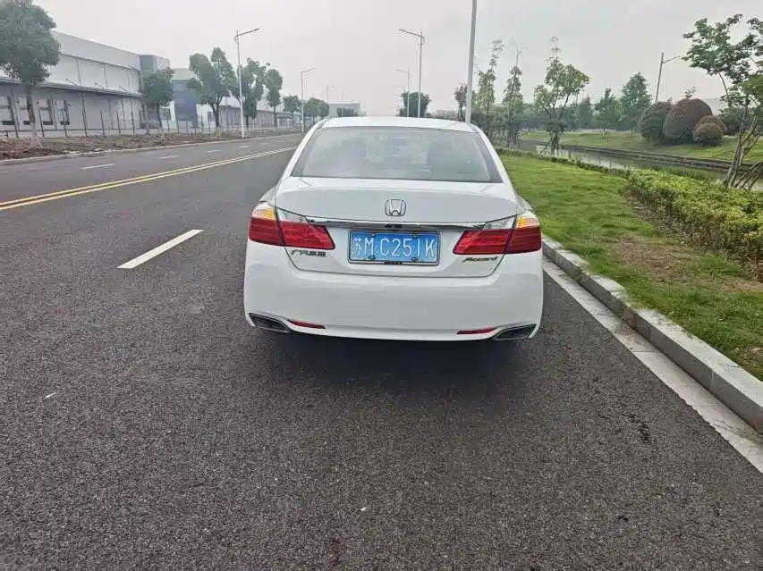 Honda Accord 2016 — фото 11