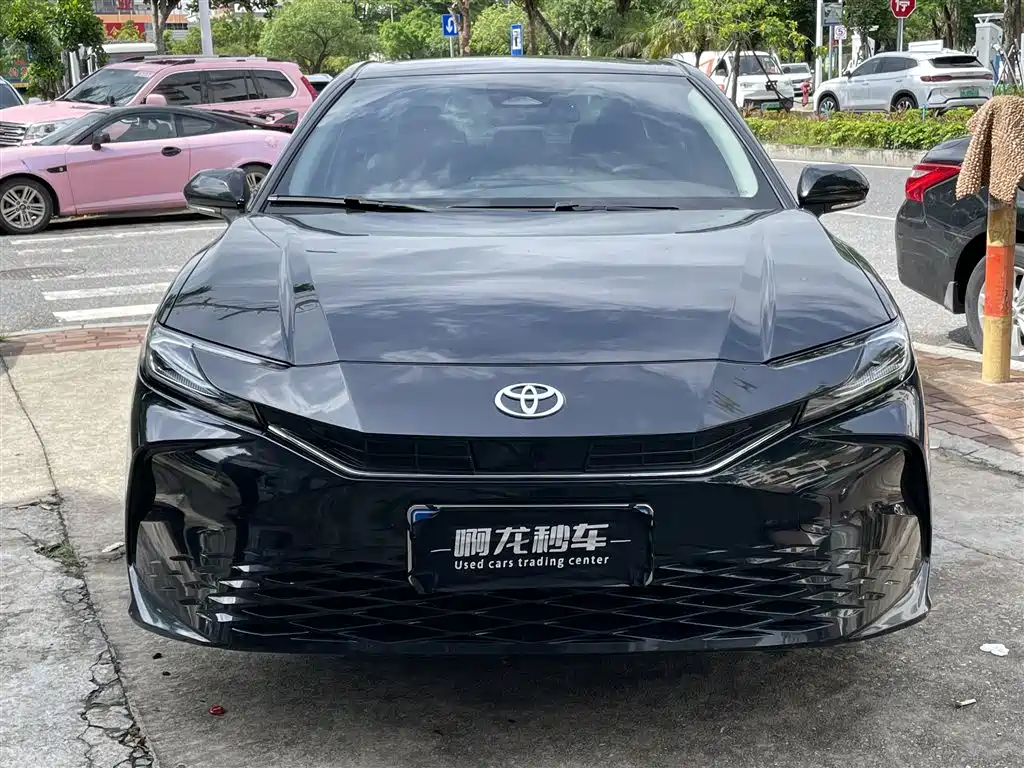 Toyota Camry 2025 — фото 2
