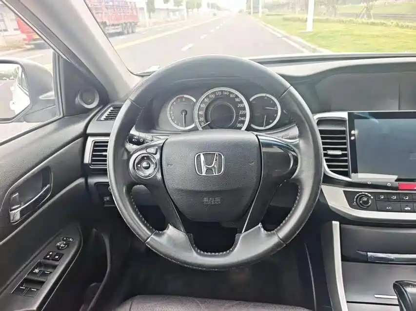 Honda Accord 2016 — фото 10